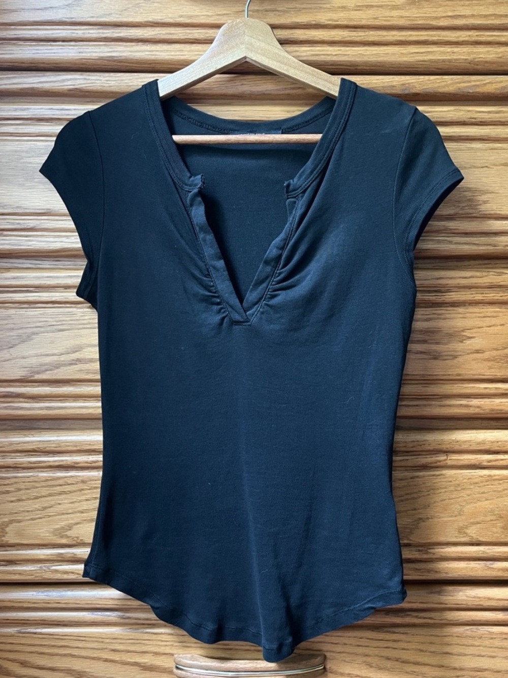 👤🛍️ Kenneth Cole new york • Cotton Black V-neck Top • Size Medium M